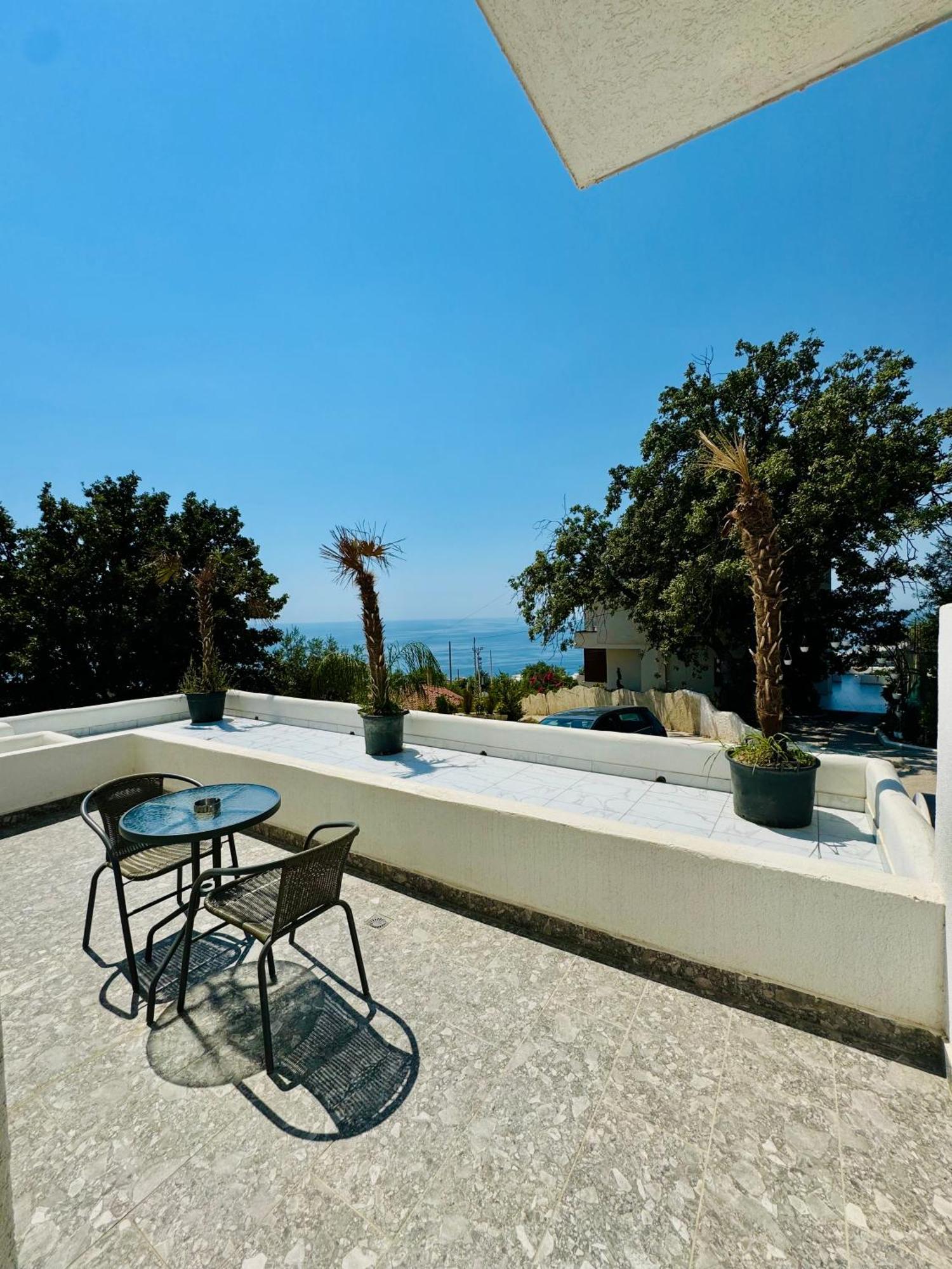 Gogo'S Boutique Hotel Dhërmi Exteriör bild